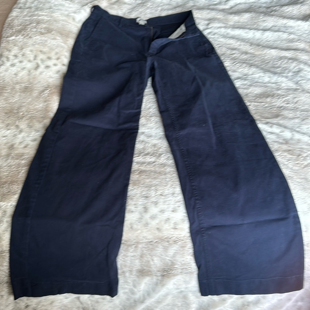 Wide leg, khaki pants in navy